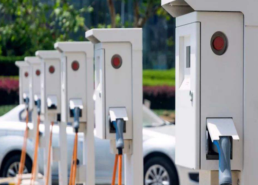 英國(guó)電動(dòng)汽車(chē)行業(yè)陷入困境，英媒：中國(guó)背鍋！